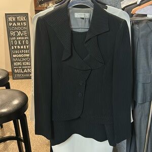 Size 4 Tahari skirt suit